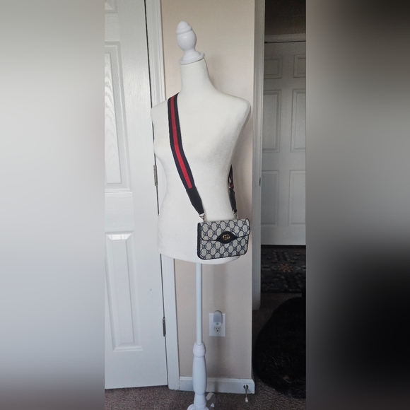 Authentic GUCCI Monogram GG Navy Blue Waist Bag or Crossbody - Picture 2 of 15